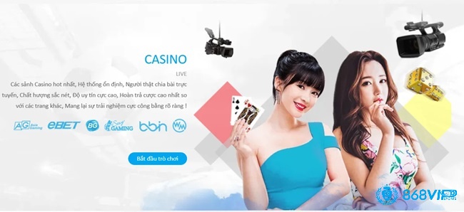 Chơi đánh phỏm, liêng, baccarat,... với nàng Dealer xinh đẹp tại sảnh casino live 868h