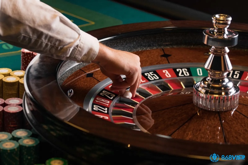 Dealer quay bánh xe, bóng dừng lại và kết quả được hiển thị ngay trên màn hình