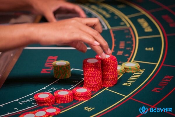Đặt cược vào Banker là chiến thuật an toàn nhất với lợi thế nhà cái thấp và xác suất thắng cao, phù hợp để giảm rủi ro lâu dài