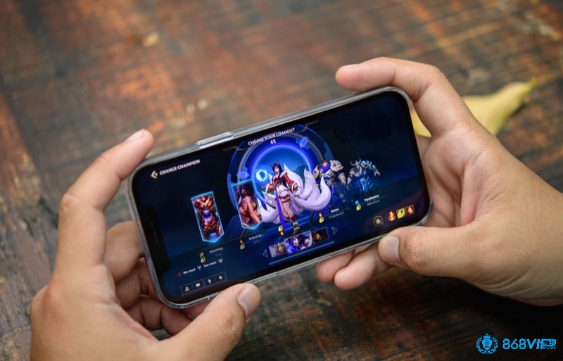 Năm 2025, game mobile ứng dụng công nghệ tiên tiến như ray-tracing và AI, tạo hình ảnh sống động và cảm giác chơi chân thực