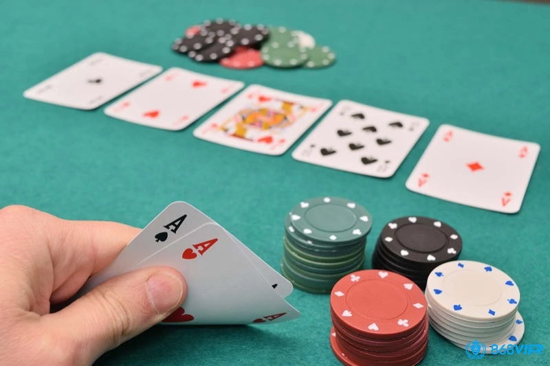 Poker Texas bắt nguồn từ Texas và trở nên phổ biến toàn cầu sau những giải đấu lớn